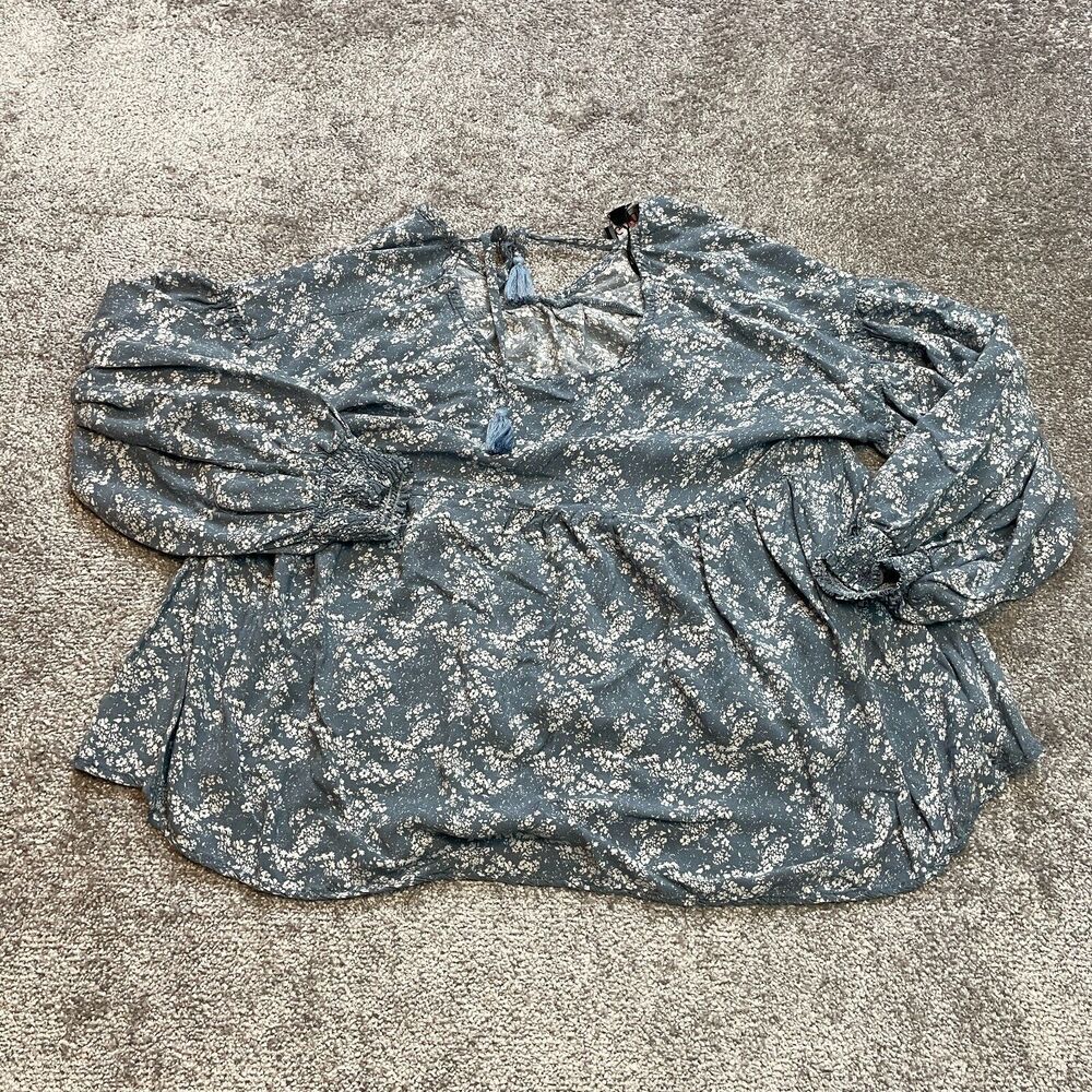 Gigi USA Blouse Peasant Top womens Medium Light Blue Floral Long Sleeve Soft